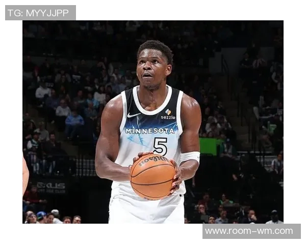 爱德华兹称赞克拉克表现出色称其提升球队整体防守能力